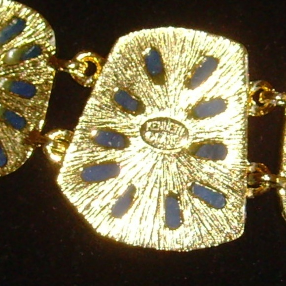 Kenneth Jay Lane Lucite and Gold-Tone Bracelet - Picture 7 of 9